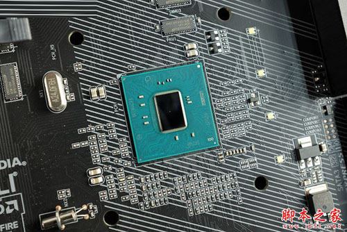 三、拆解解析：11相供電、雙M.2