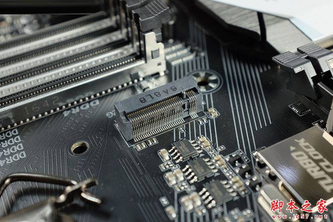三、拆解解析：11相供電、雙M.2