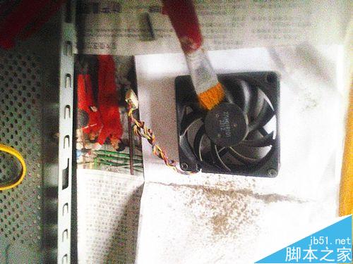 怎么解決電腦主機吱吱響幾下就自動關機重啟呢