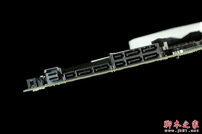 三、拆解解析：11相供電、雙M.2