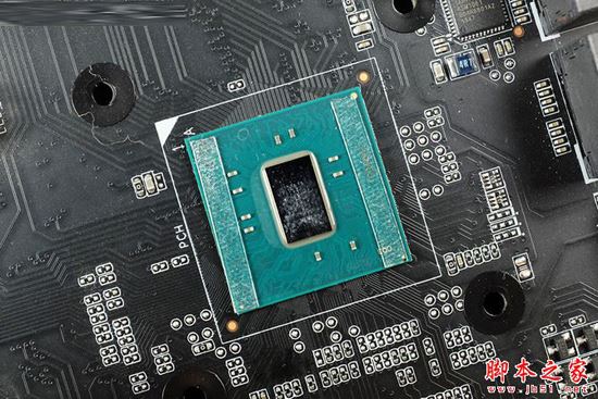 三、拆解解析：14相供電、3枚超頻按鈕
