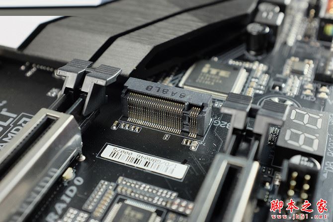 三、拆解解析：11相供電、雙M.2