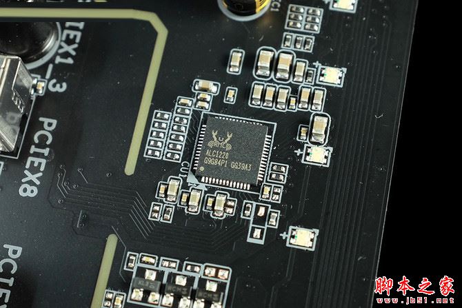 三、拆解解析：11相供電、雙M.2