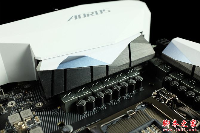 二、外觀解析：白色裝甲+炫彩魔光
