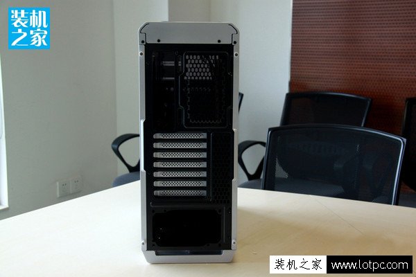馬坦克機箱背部