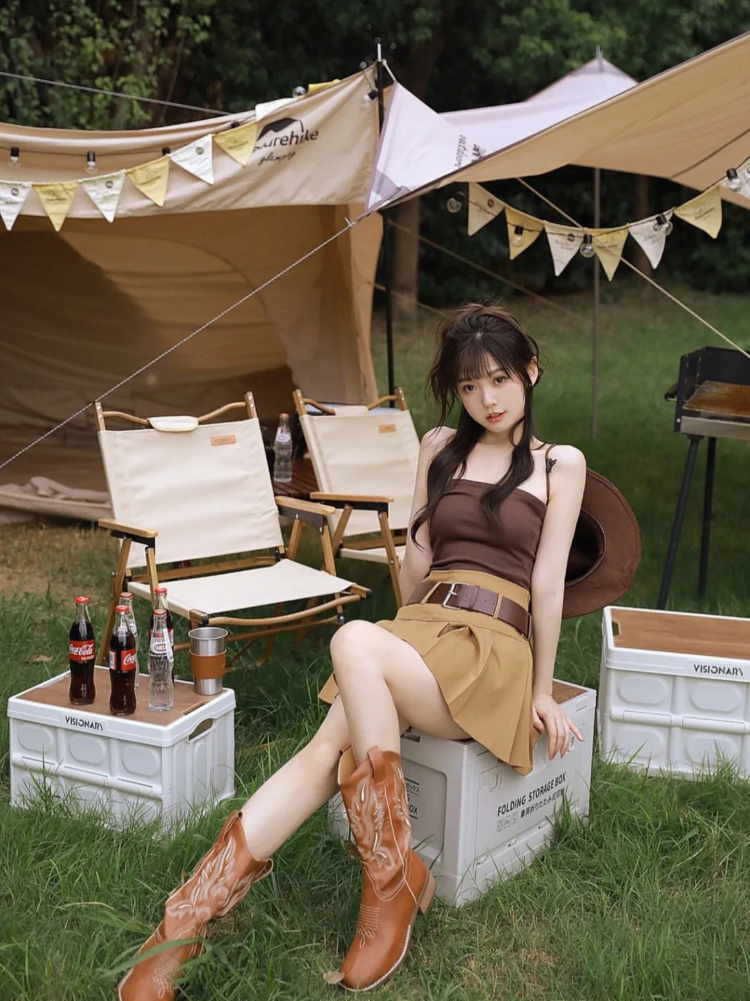 遲日江山麗，春風花草香